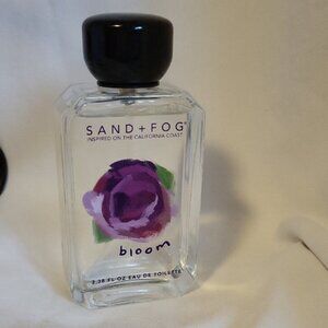 Sand + Fog Bloom Scented  Spray 100 ml / 3.38 fl oz bottle.